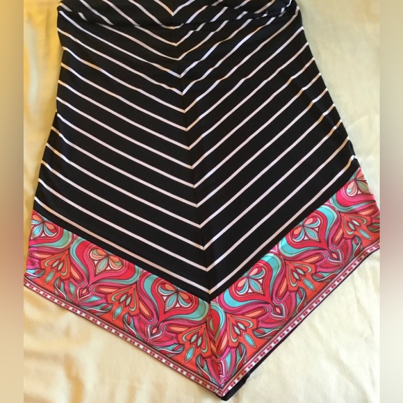 db established 1962 Black White V-Striped Dress. Sleeveless with Peep hole Back. - Picture 2 of 4